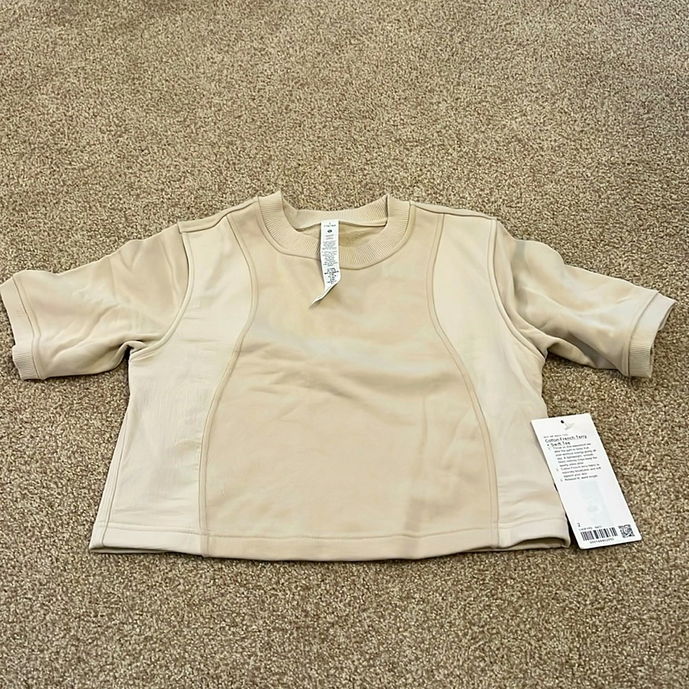 NWT lululemon tee